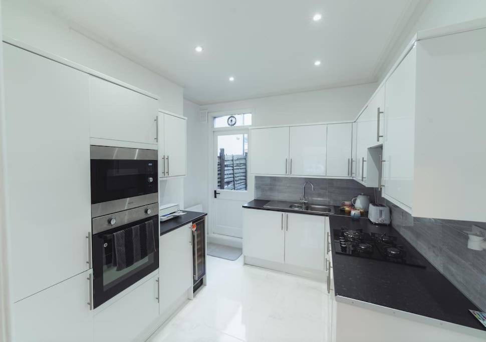 1 Bed - Wifi - Pet Friendly - Harrow Apartment Екстериор снимка
