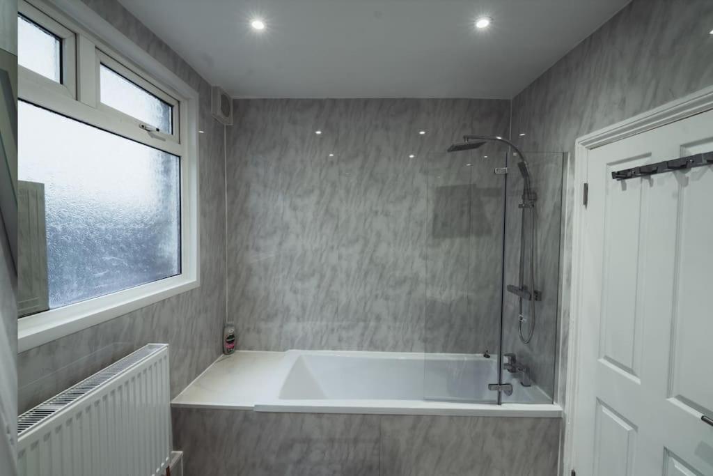 1 Bed - Wifi - Pet Friendly - Harrow Apartment Екстериор снимка